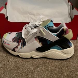 W. Nike Air Hurache SE